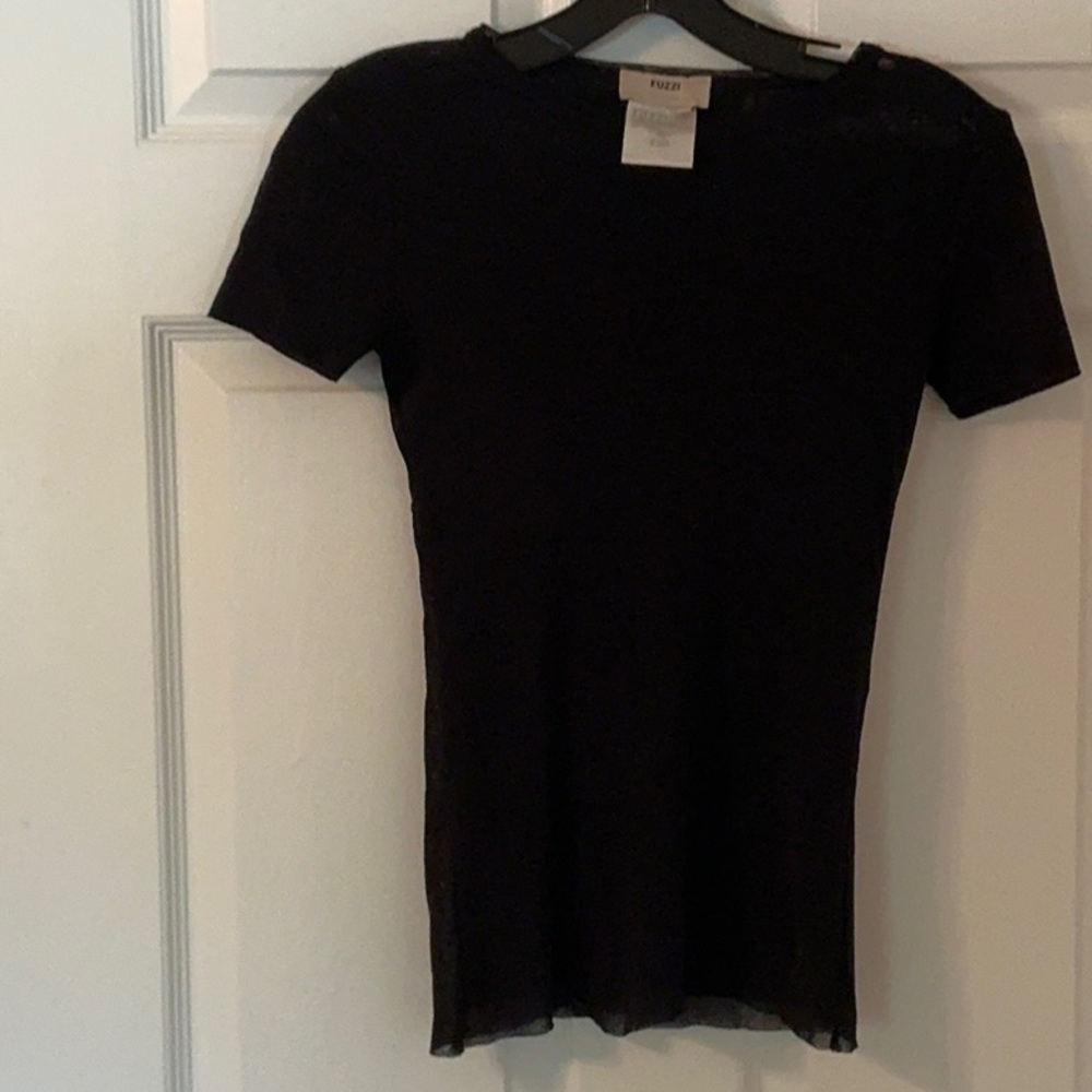 FUZZI short sleeve black top
